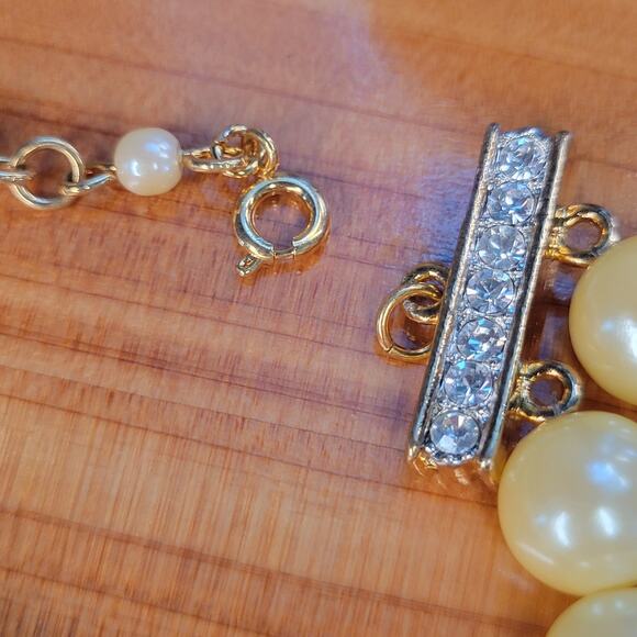 Avon 2005 Pearl Necklace & Earring Gift Set (President’s Recognition, DHM) - Picture 10 of 11